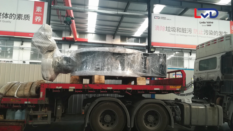 <裝車(chē)實(shí)拍>2米4電動(dòng)硬密封法蘭蝶閥發(fā)往福建漳州 <裝車(chē)實(shí)拍>2米4電動(dòng)硬密封法蘭蝶閥發(fā)往福建漳州